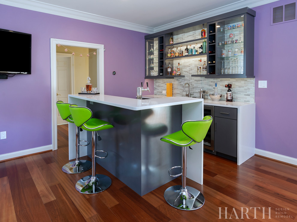 Design ideas for a small modern home bar in Philadelphia with medium hardwood floors and brown floor.