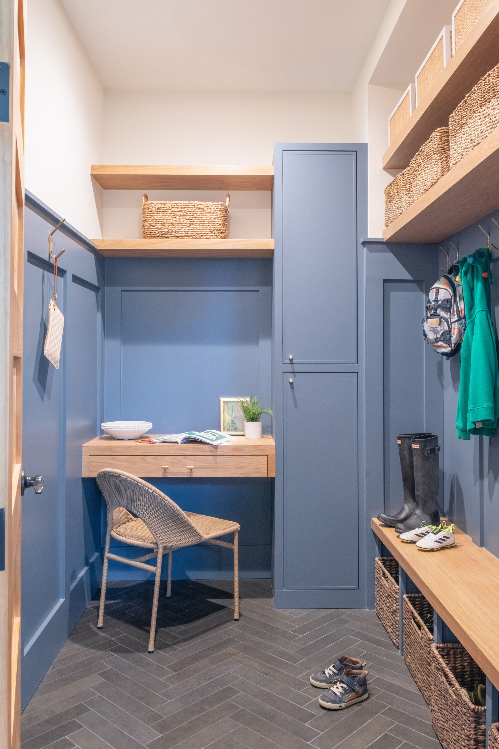 Warm Modern Kitchen Renovation with Natural Oak & Green Accents