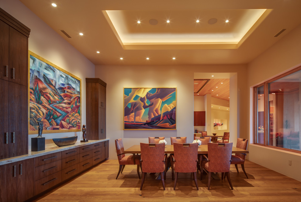 Idee per una sala da pranzo aperta verso la cucina contemporanea di medie dimensioni con pareti beige e pavimento in marmo