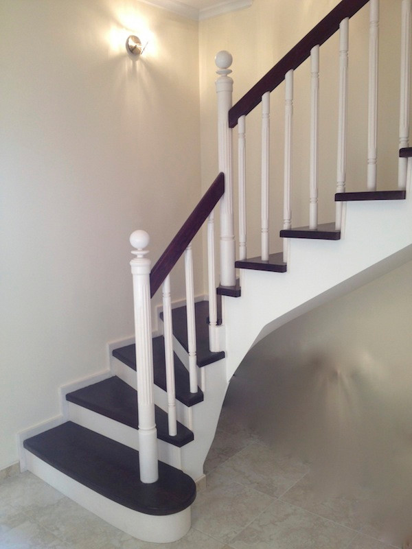 Деревянная лестница Пиано