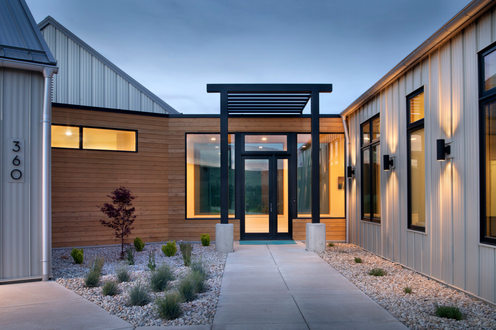 Réalisation d'un porche d'entrée de maison avant minimaliste.