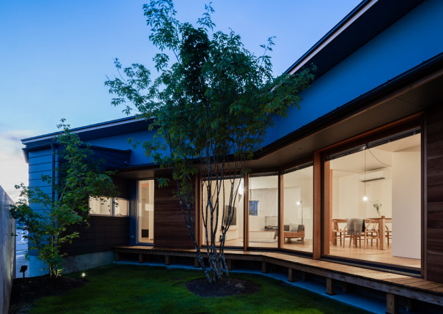 祖父江町の家／シンプルな空間を楽しむ asiatique-terrasse-et-patio