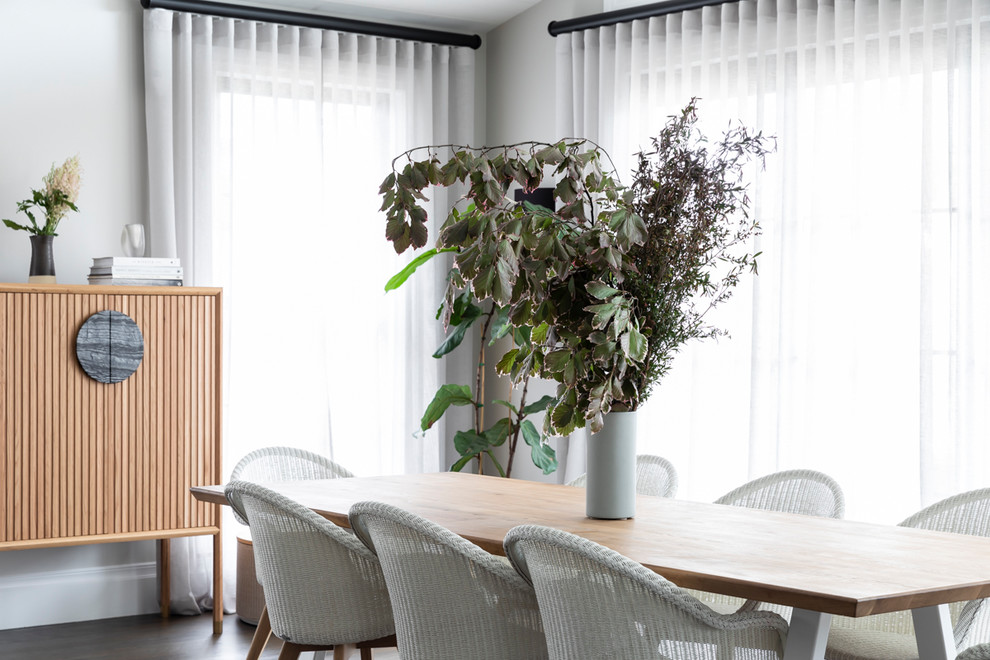 This is an example of a transitional dining room in Sydney.