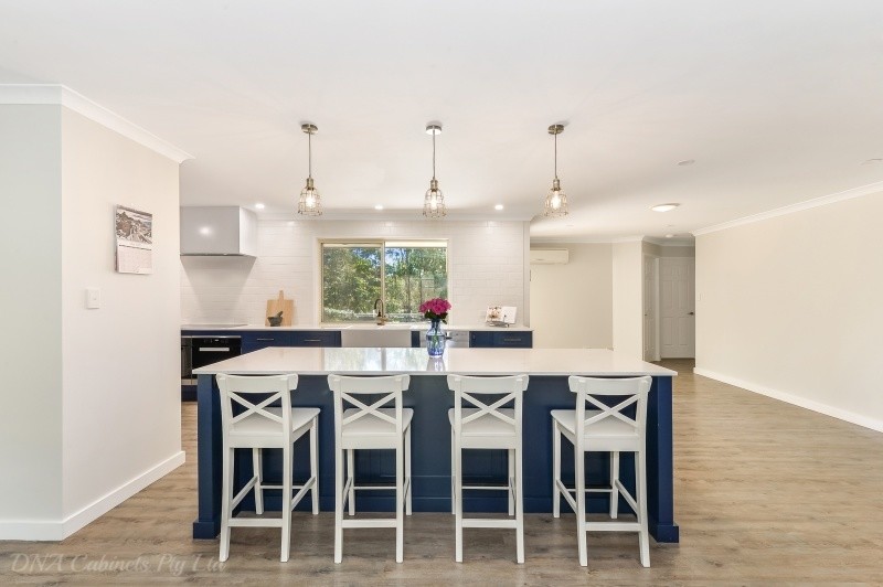 Large transitional kitchen/dining combo.