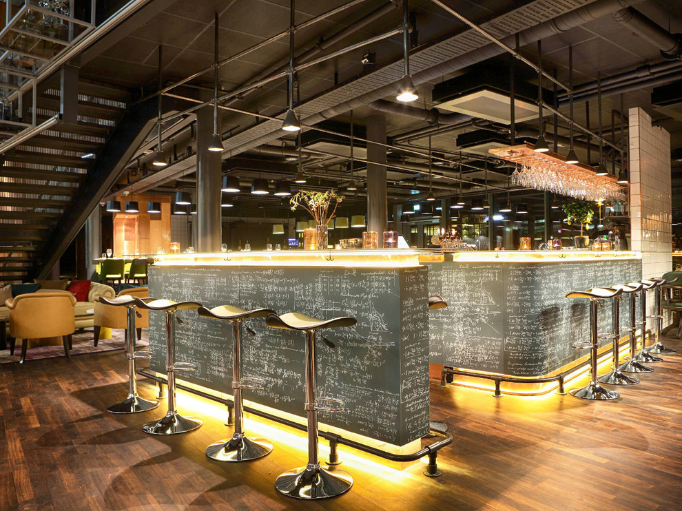 Черное и голубое