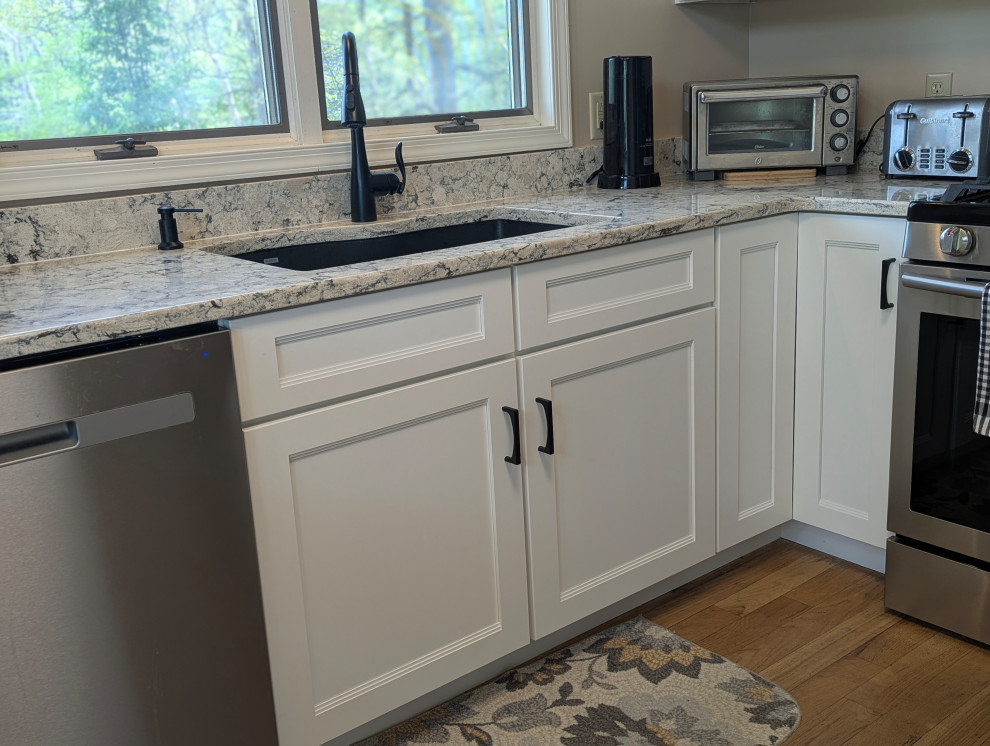 Eat-in kitchen - small transitional u-shaped eat-in kitchen idea with flat-panel cabinets