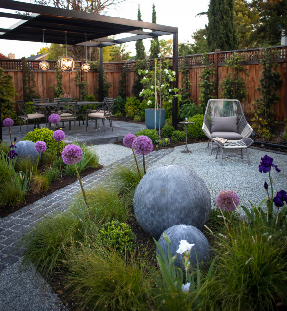 West Coast English Retreat contemporary-patio