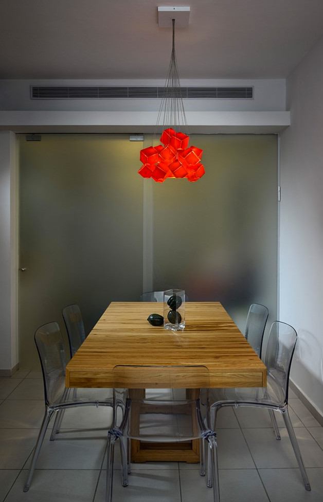This is an example of a contemporary dining room in Minneapolis.