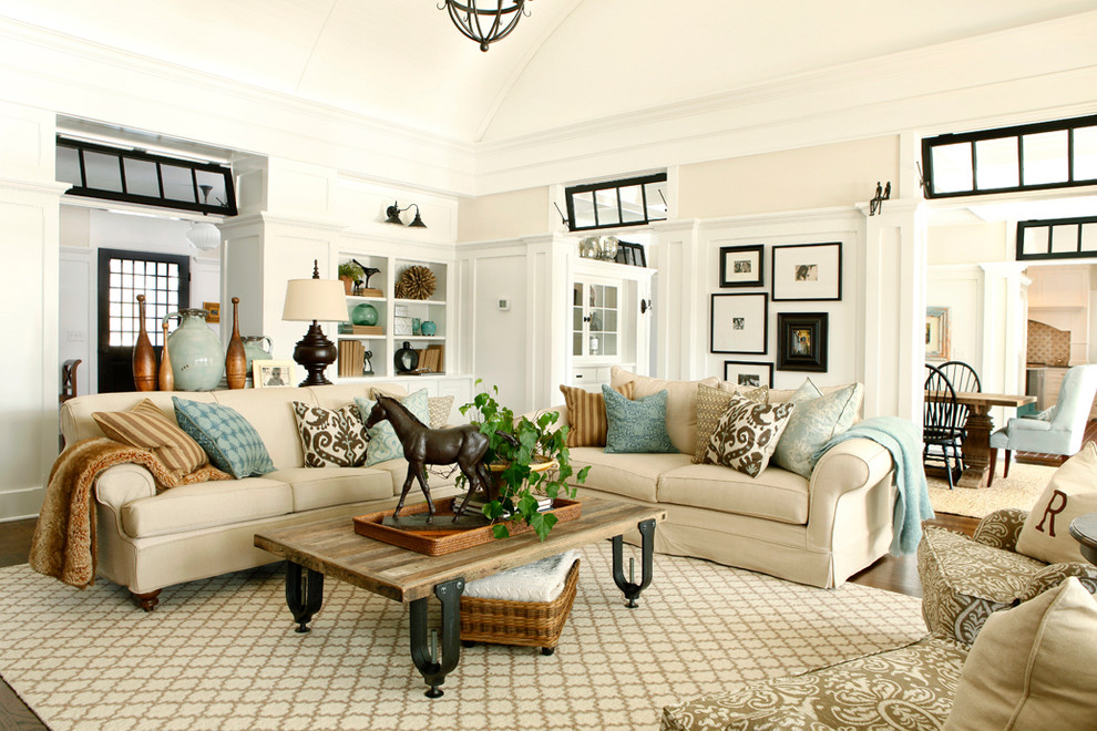 Design ideas for a traditional living room in New York with beige walls.