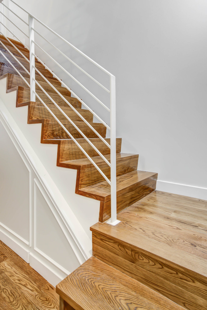 Imagen de escalera pequeña con escalones de madera