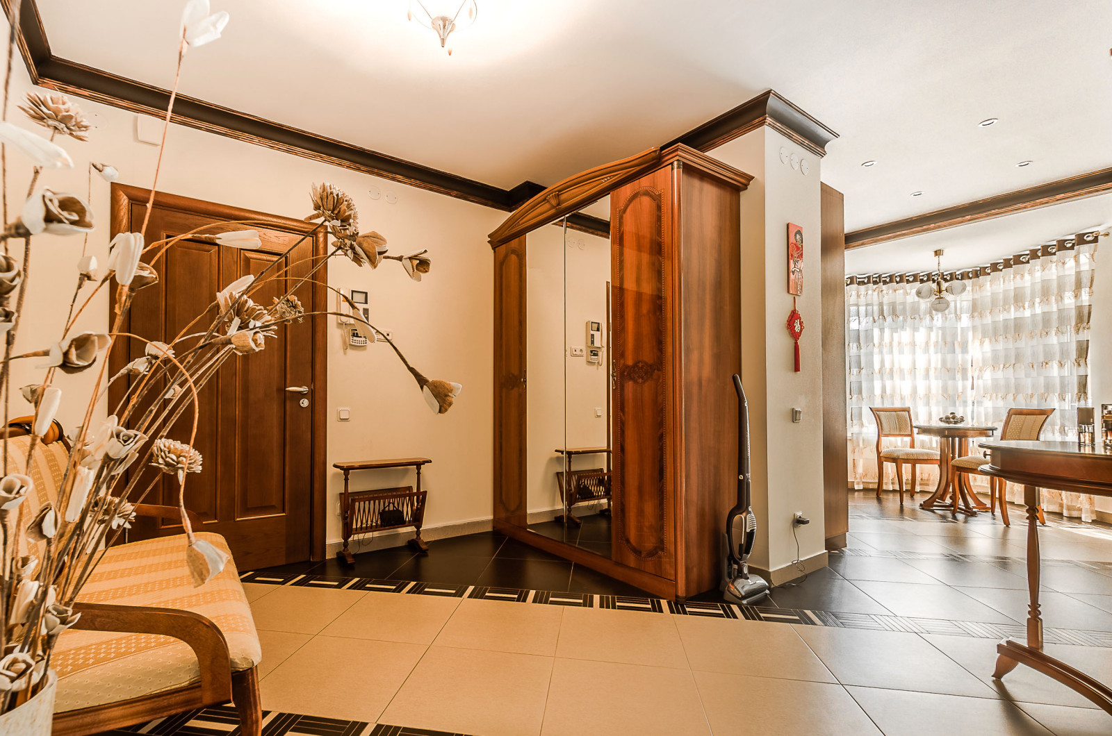 Двухкомнатная квартира в классическом стиле  и ароматом кофе.Съемка для продажи.