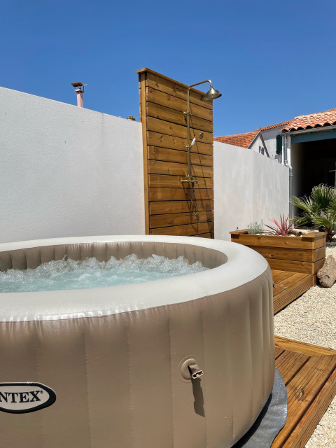 Construction d'une maison sur l'&icirc;le d'ol&eacute;ron maritim-pools
