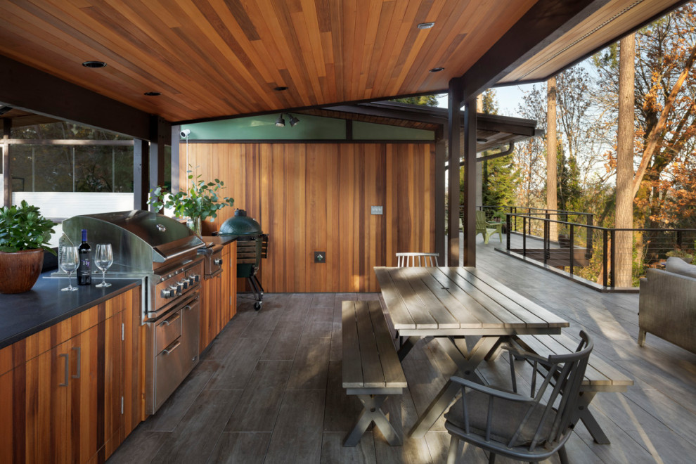 Inspiration for a midcentury deck in Seattle.