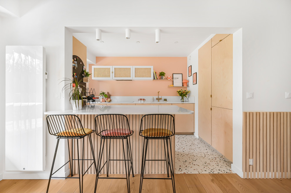 Aménagement d'un bar de salon exotique.