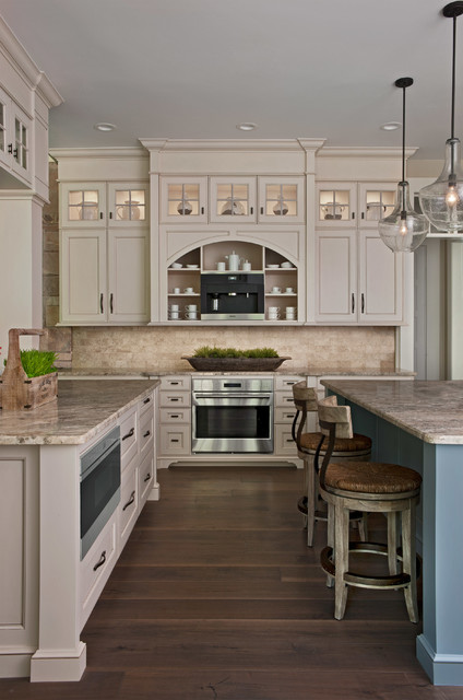 Transitional Shingle Style kueche