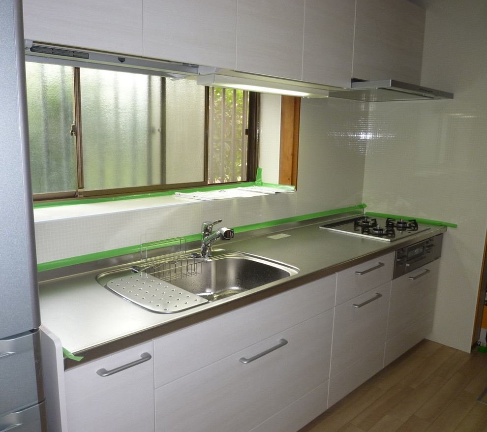 他の地域にあるモダンスタイルのおしゃれなキッチンの写真