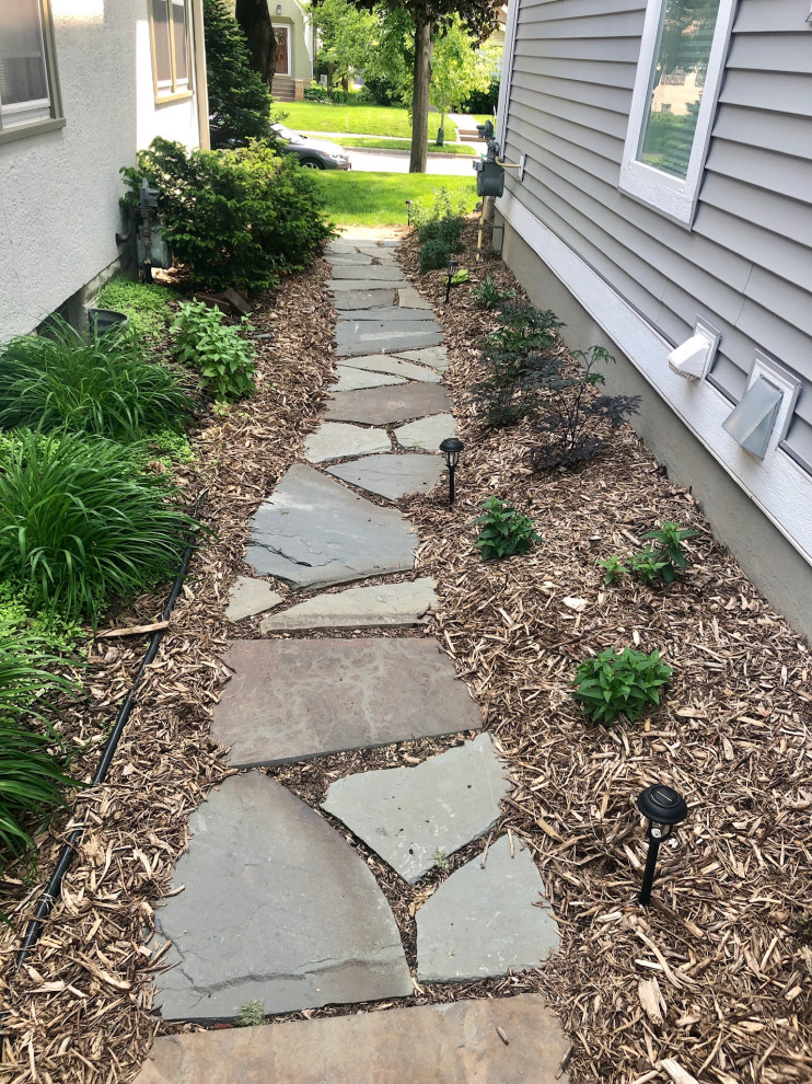 Photo of a garden in Minneapolis with natural stone pavers.