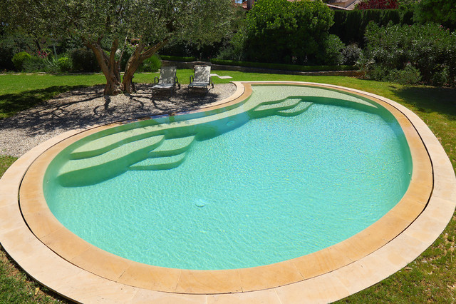 Piscine &agrave; bords miroir contemporaneo-piscina