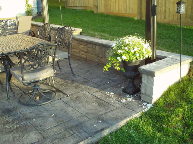 Backyard Patio with Poured Concrete Retaining Wall ...