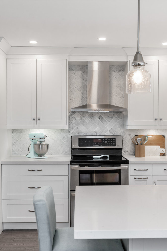 Inspiration for a transitional kitchen remodel in Toronto