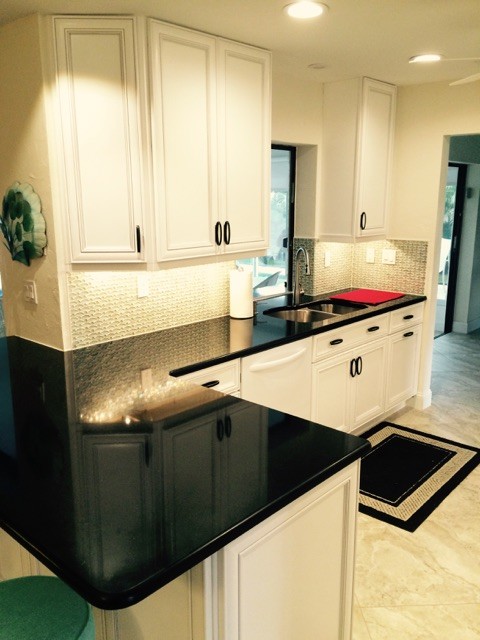 Home design - transitional home design idea in Miami