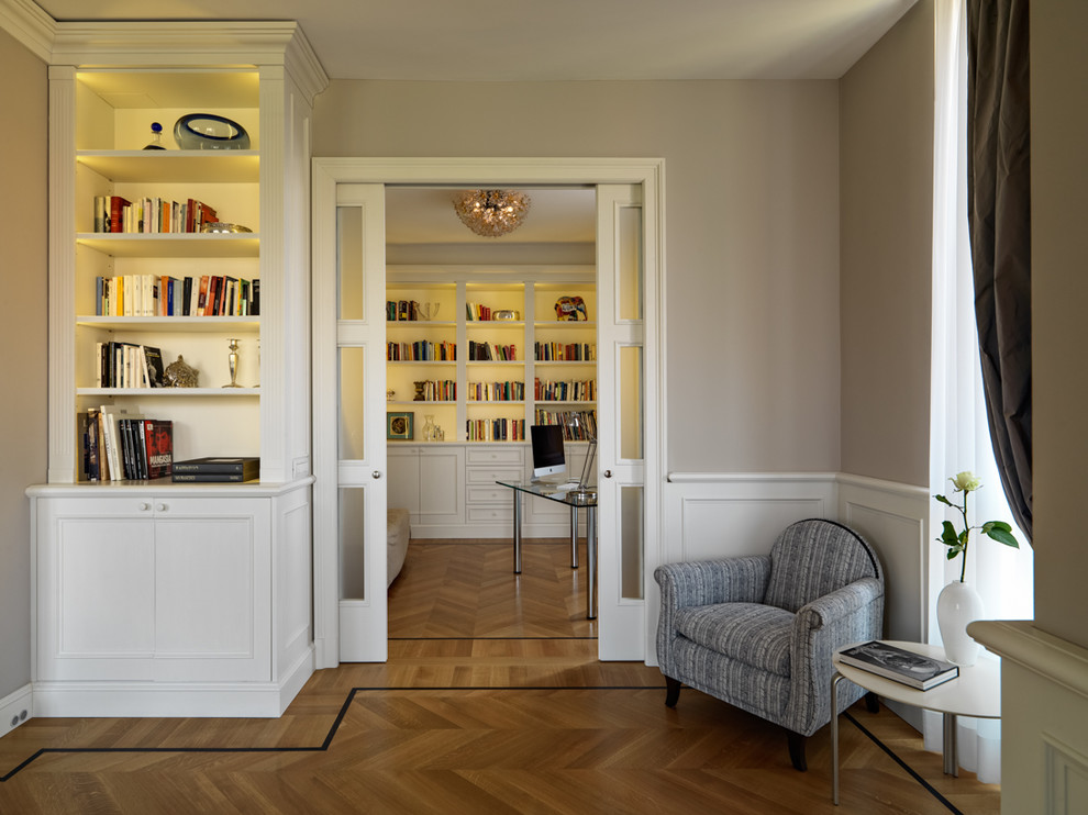 Traditional formal living room in Milan with light hardwood floors.