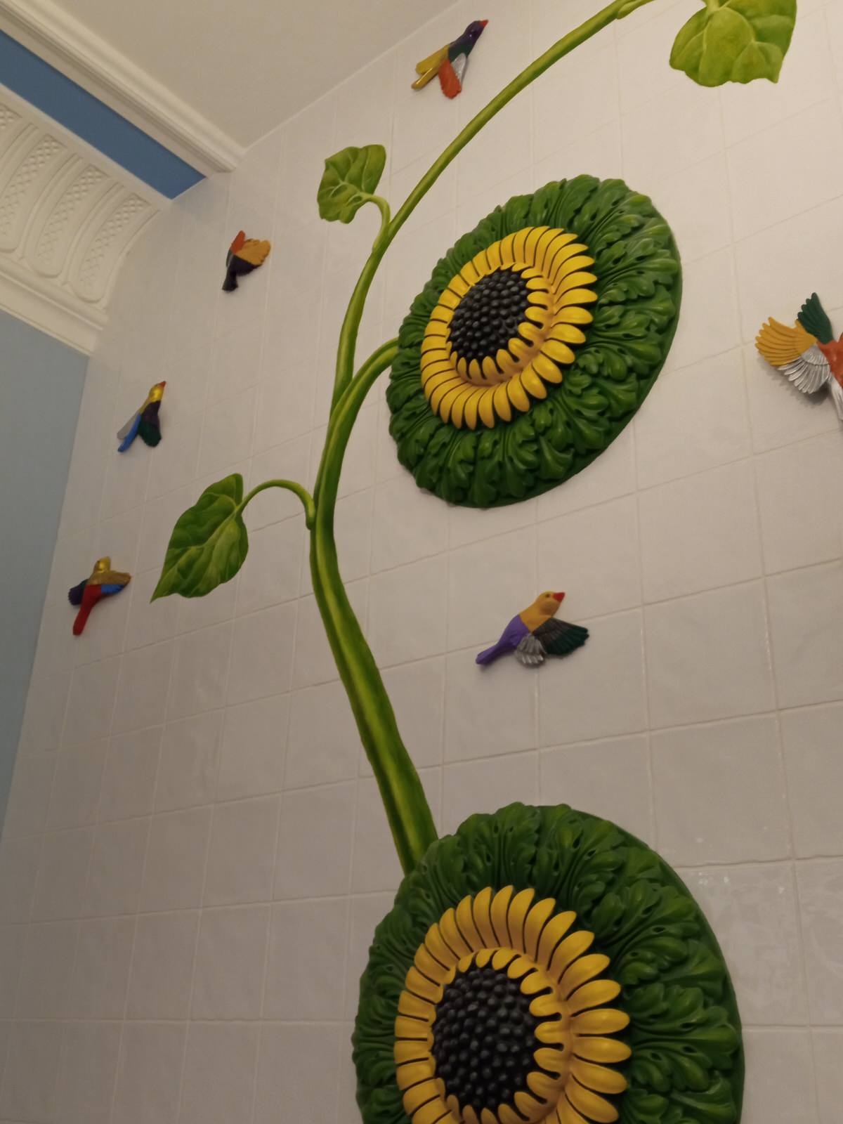 Рельефно-живописное панно в холле квартиры