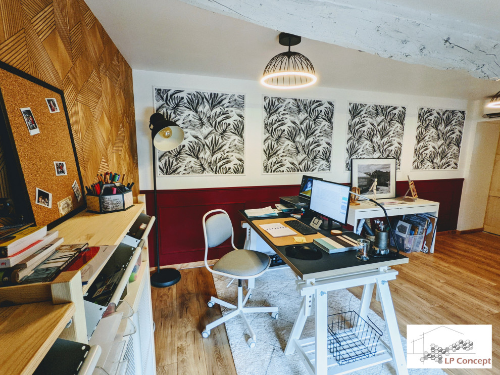 This is an example of a large contemporary home office in Lyon.