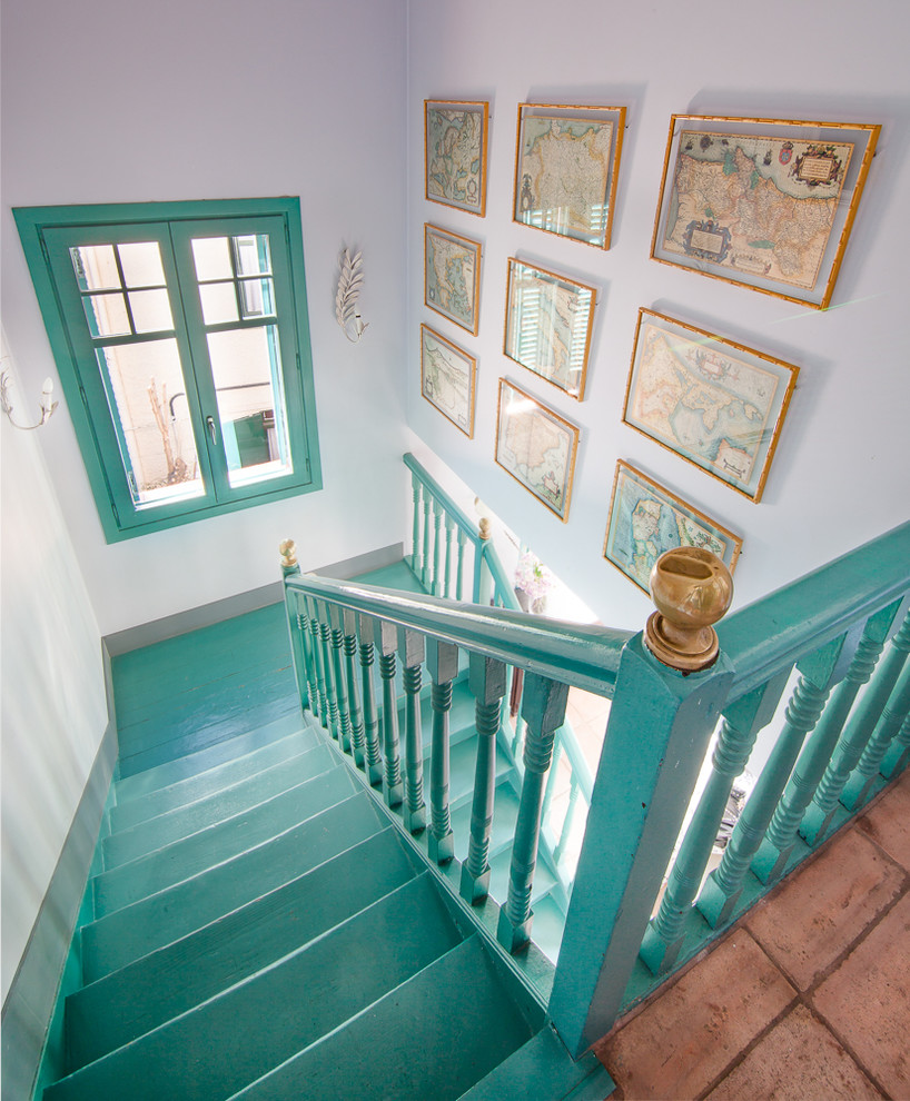 Design ideas for a transitional painted wood l-shaped staircase in Madrid with painted wood risers.