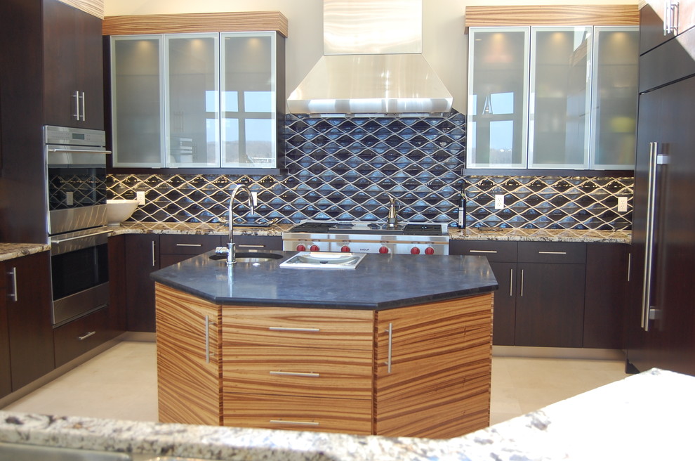 Minimalist kitchen photo in St Louis