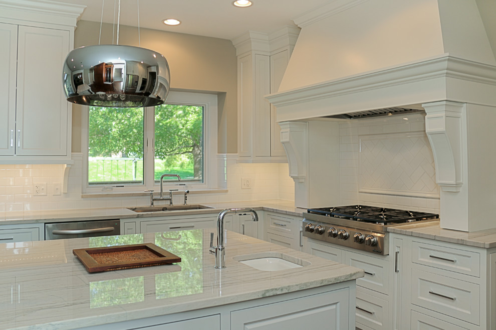 Inspiration for a transitional kitchen remodel in Chicago