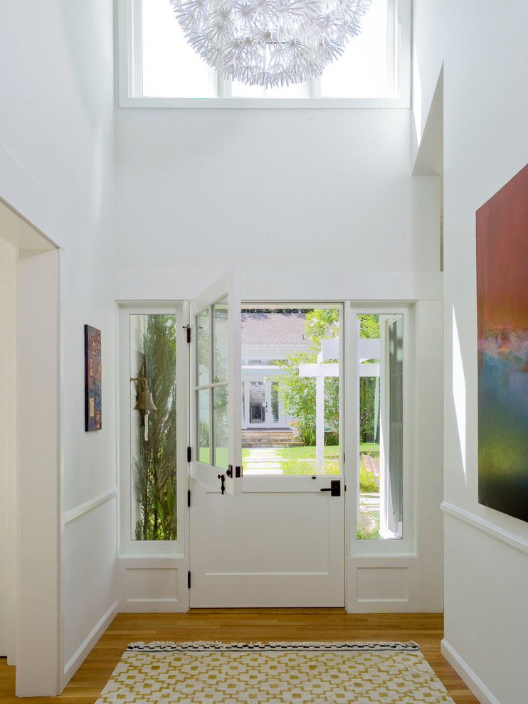 Contemporary entryway in Los Angeles with white walls.