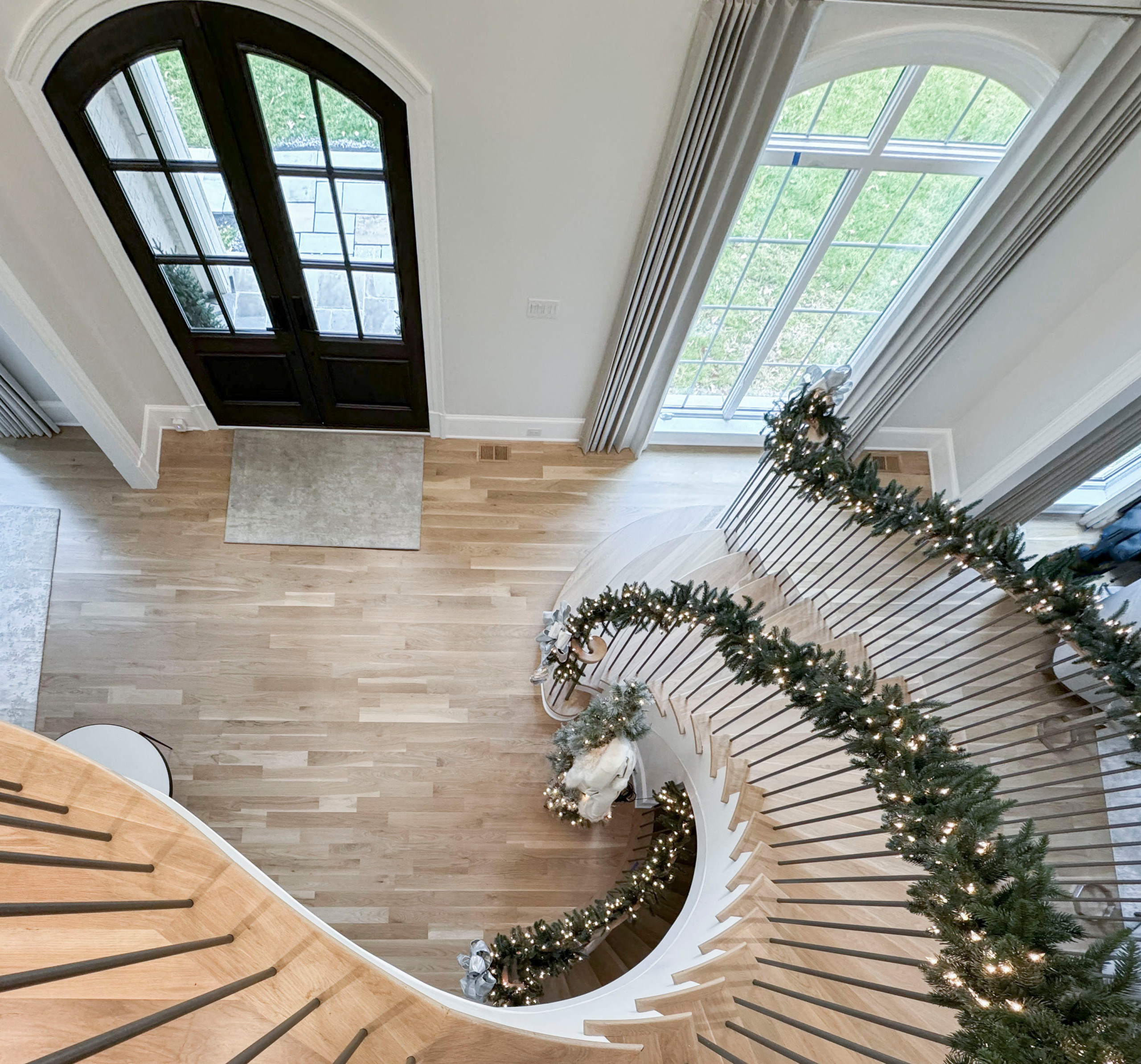 116_Elegant & Eye-catching Curved Staircase, Leesburg VA 20175