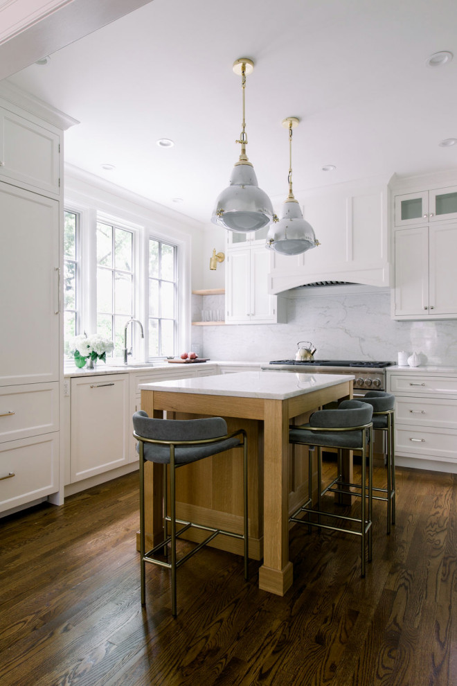 Transitional kitchen photo in Chicago