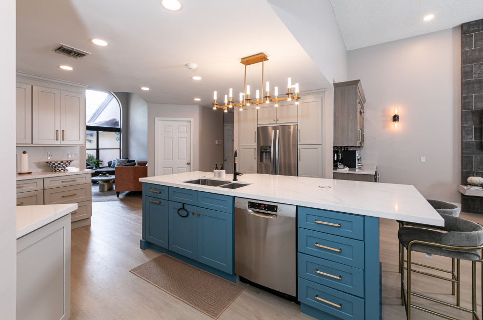 Transitional kitchen photo in Miami