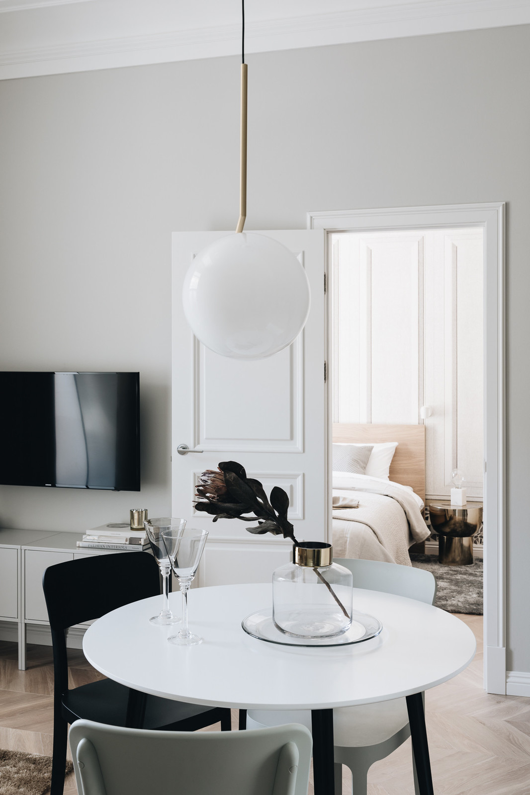 Двухкомнатная квартира в центре Петербурга