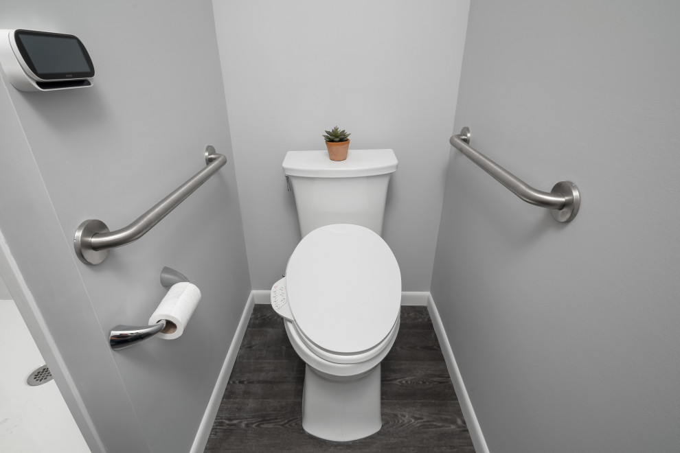 Example of a transitional home design design in Columbus