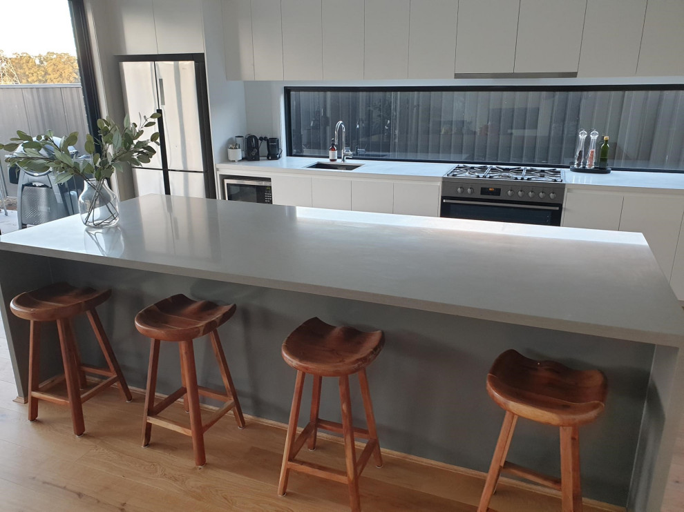 Photo of a modern kitchen in Sydney.
