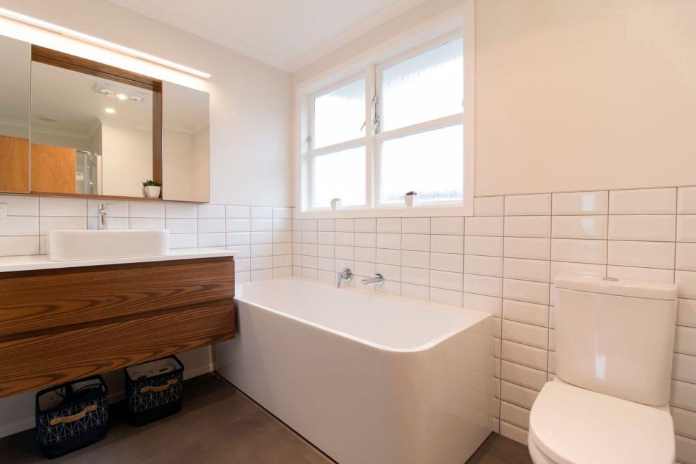 Photo of a contemporary bathroom in Sydney.