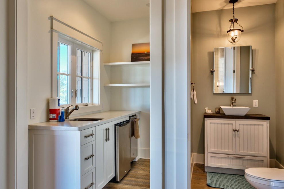 Example of a transitional home design design in Miami