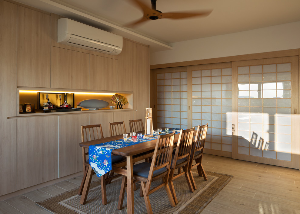 Design ideas for an Asian dining room in Singapore.