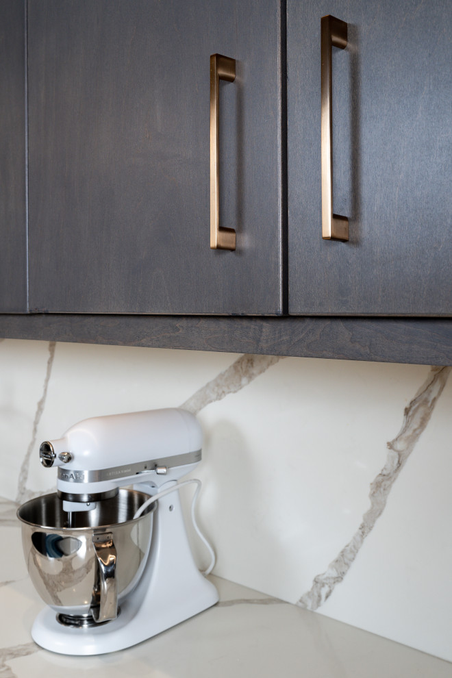 Kitchen - transitional kitchen idea