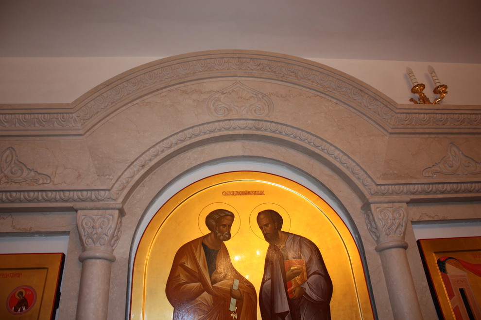 Иконостас в храме Пирогово.Московская область.