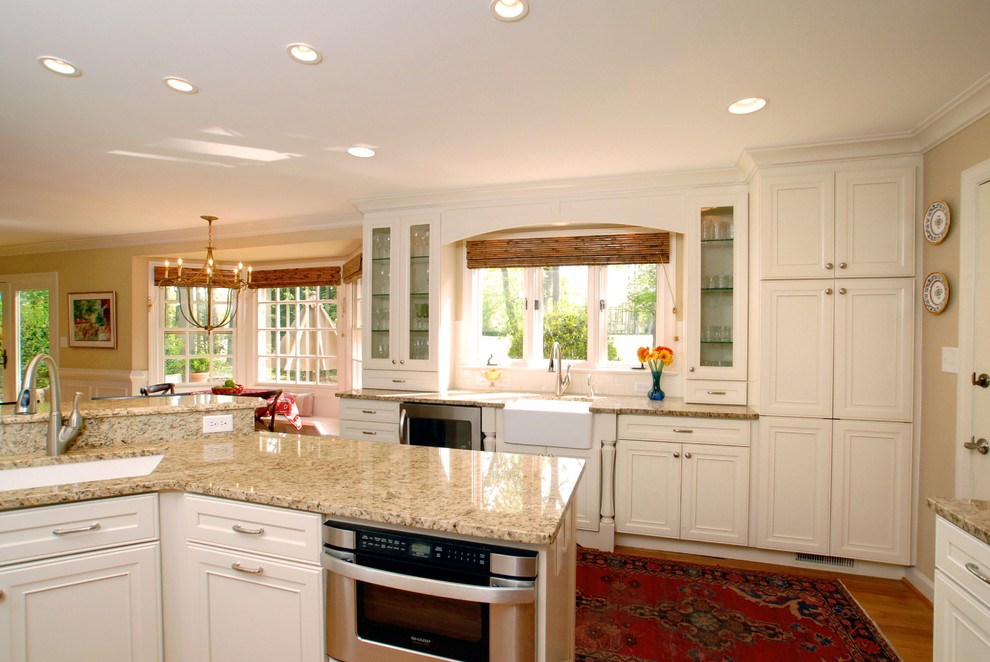 Williamsburg White flat panel kitchen