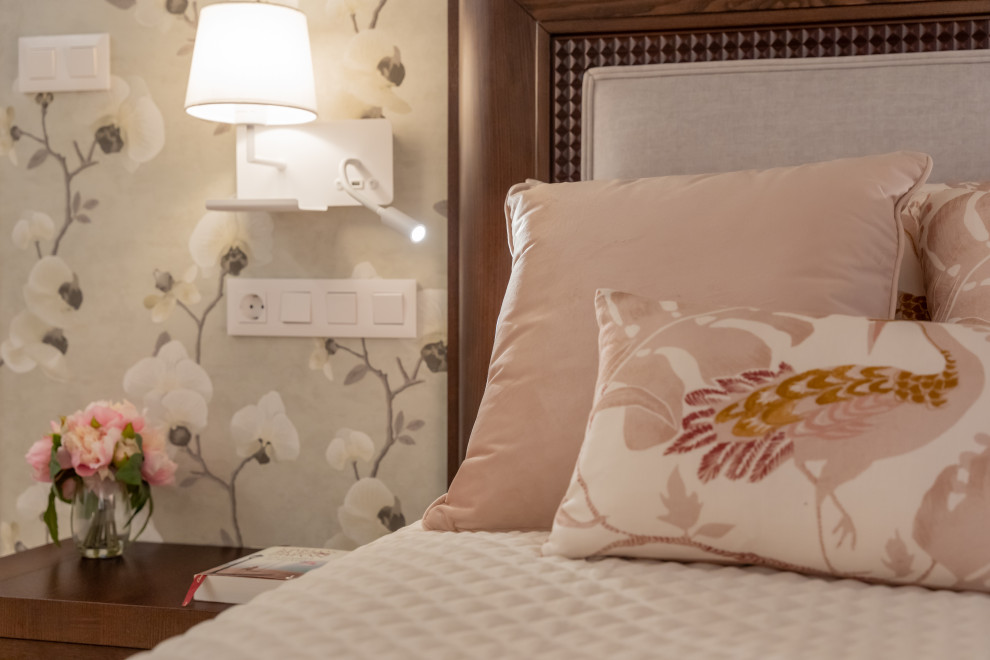 Atico "capricho" con algunos muebles de familia.