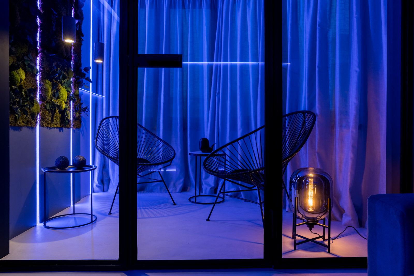 "Белый, серый и графит"