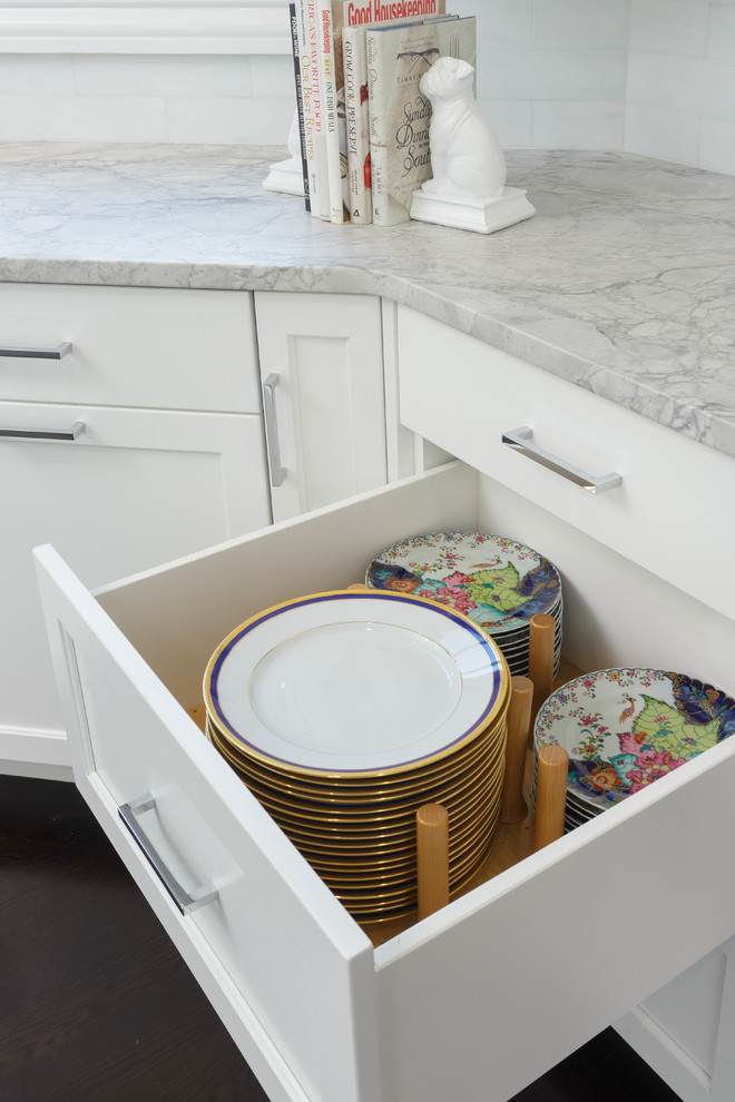 Kitchen - transitional kitchen idea