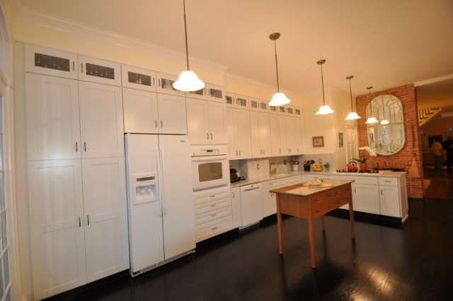 Kitchen - transitional kitchen idea in Baltimore