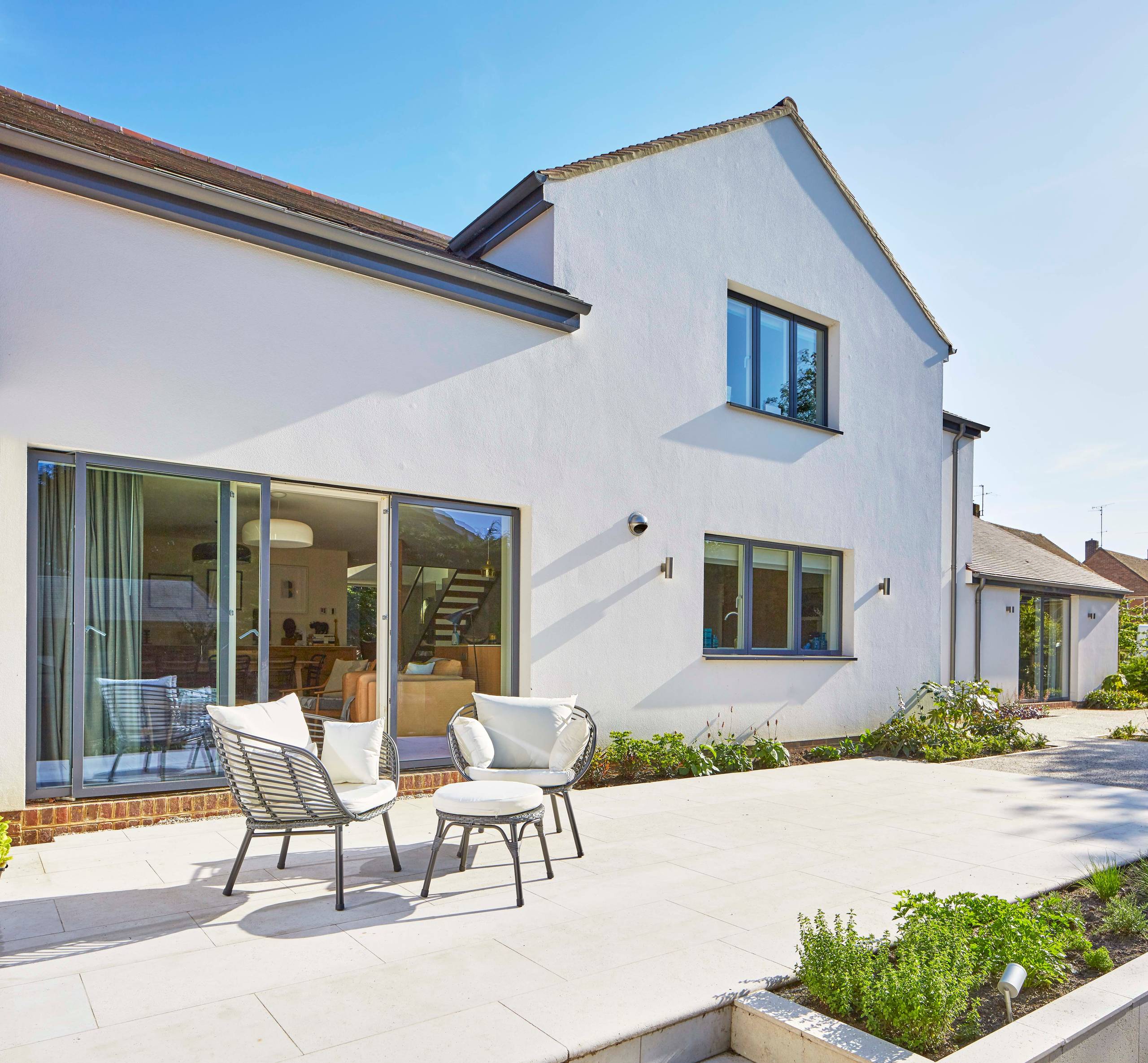 My Houzz: A 1970s Home Gets an Exterior and Interior Makeover | Houzz IE