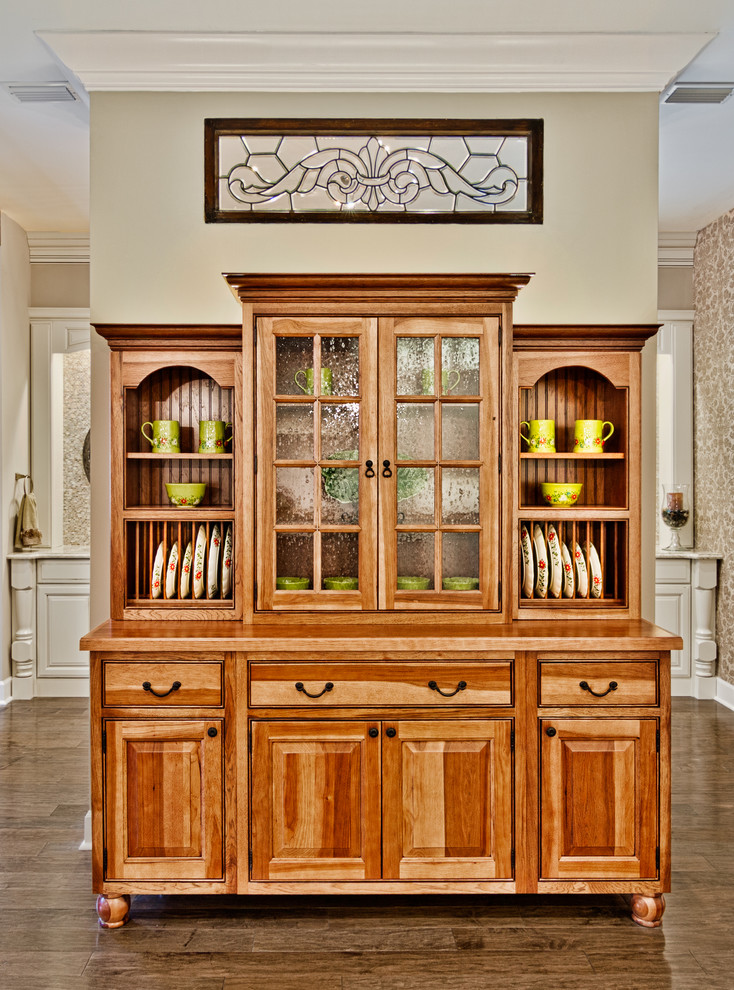 Example of a classic kitchen design in Jacksonville